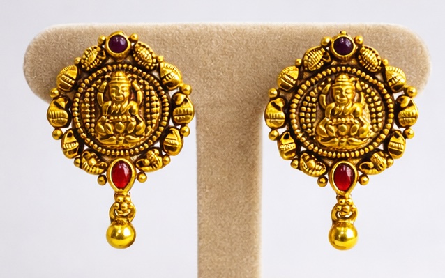 Antique Stud 072